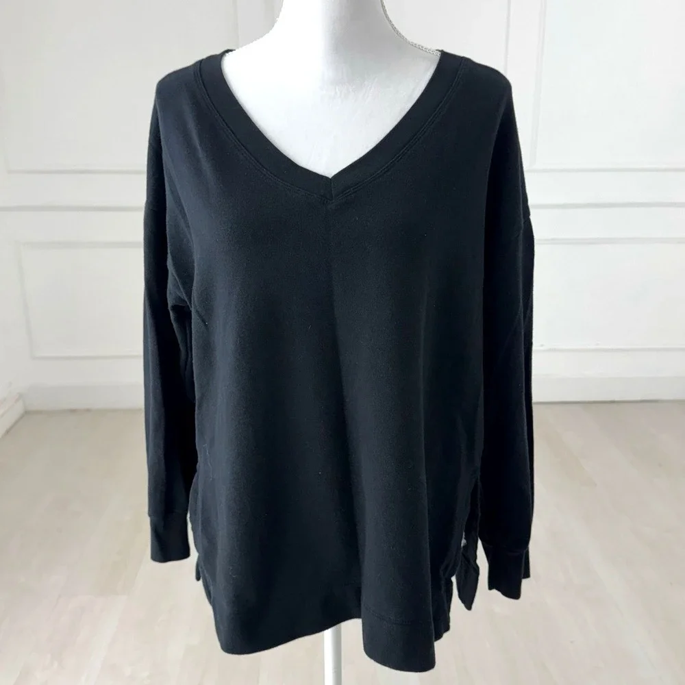Gap Sweatshirt Women Medium Black V-Neck Side Slit Fleece Lined Pullover‎ Top